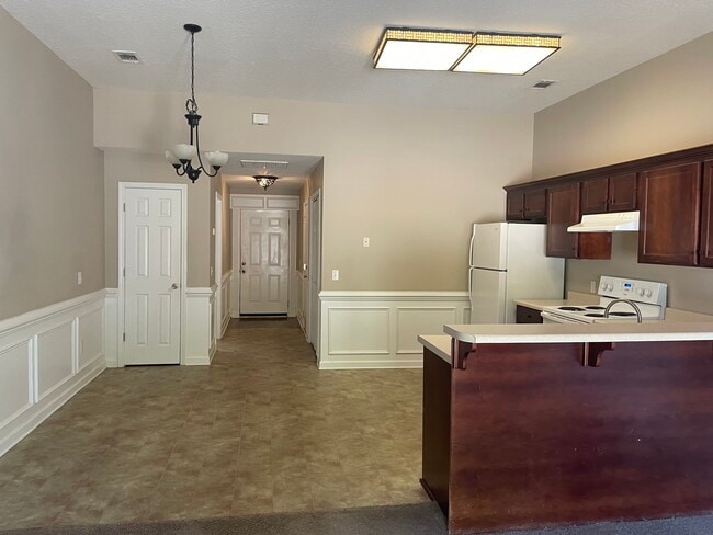 Building Photo - 140 Auburn Cir