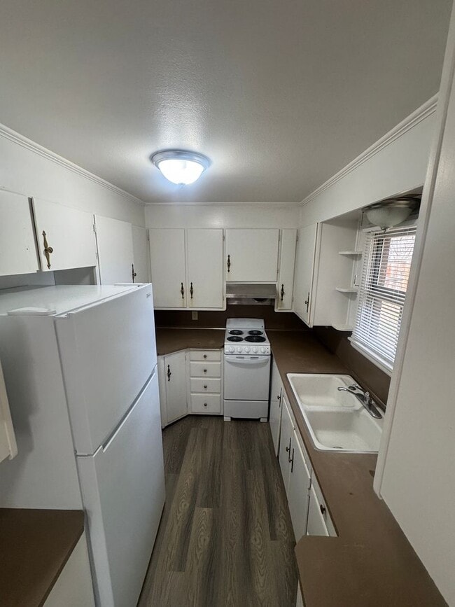 Building Photo - LH217