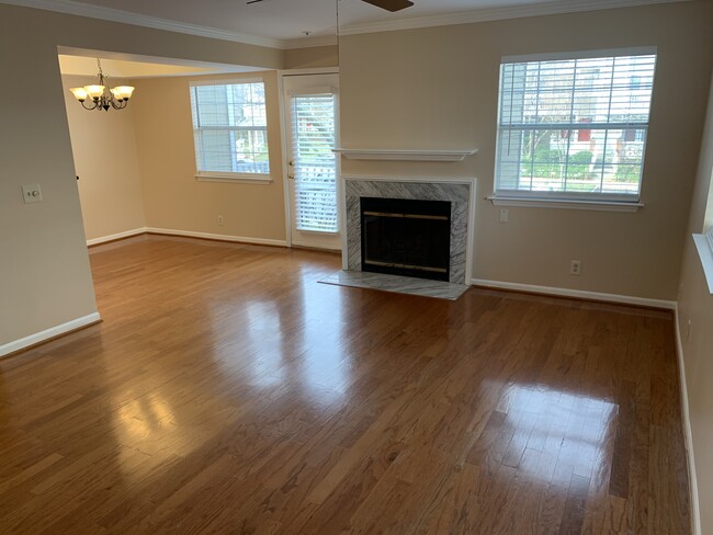 Photo - 5708 Chapman Mill Dr Apartment