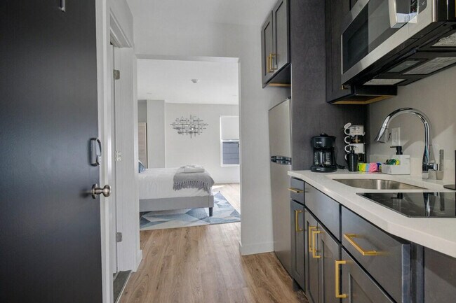 Foto del edificio - 133-3 Wickham Ave