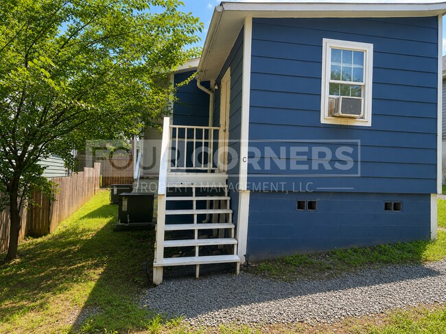 Photo - 409 N Maple St Apartment