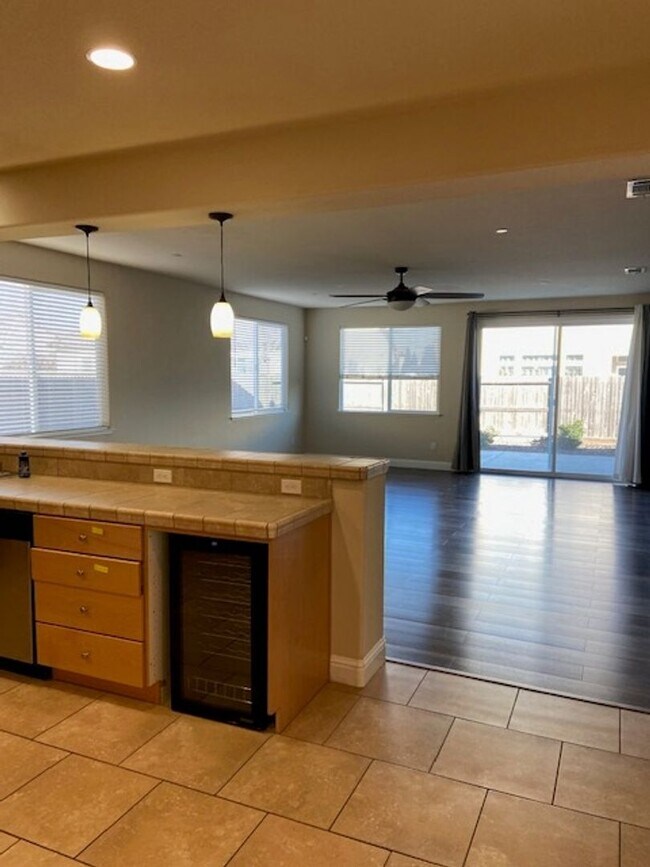 Building Photo - Beautiful 3 Bedroom Home