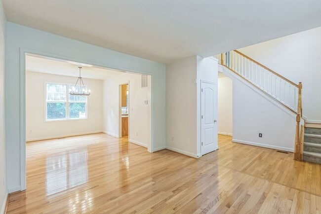 Building Photo - 41595 Coach Ct