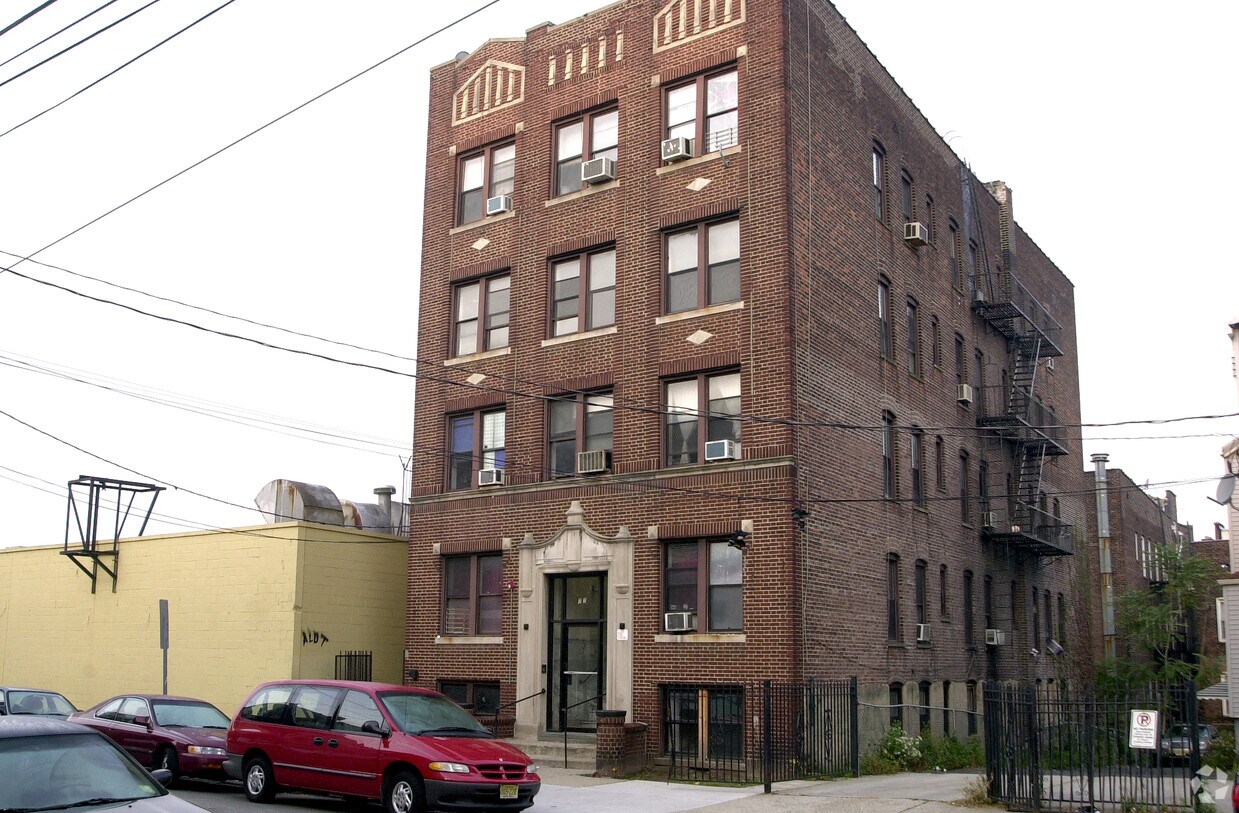 Building Photo - 77 Romaine Ave