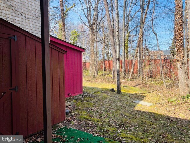 Foto del edificio - 8613 Seasons Way