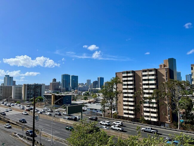 Foto del edificio - Punchbowl- Continental Plaza: Large 2BR, 2...