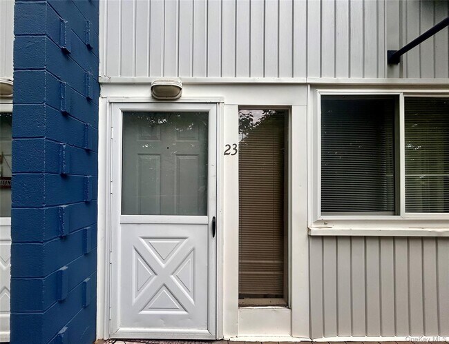 Foto del edificio - 9 Wyndover Woods Ln