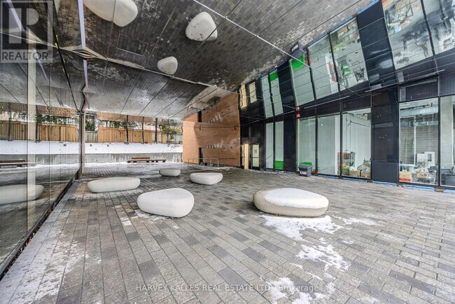 Photo du bâtiment - 1720 Bayview Ave