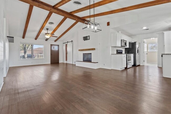 Building Photo - 1806 Hutto Rd