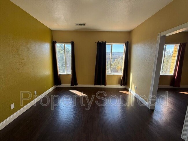 Foto del edificio - 139 W Yosemite Ave