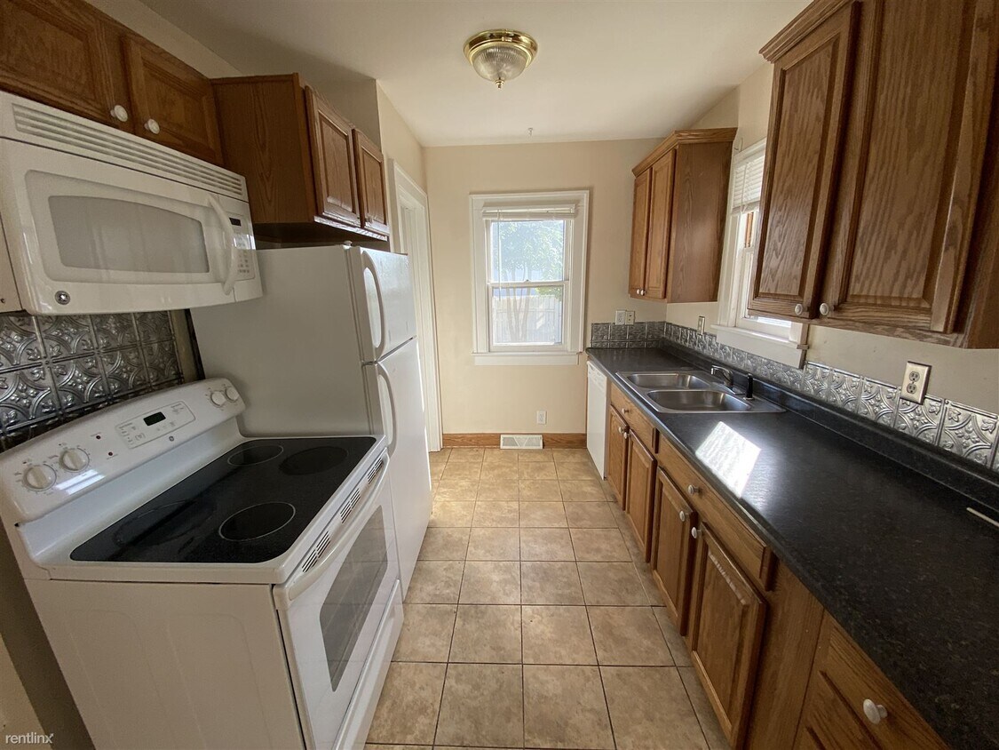 Building Photo - 3 br, 1 bath House - 809 17th St