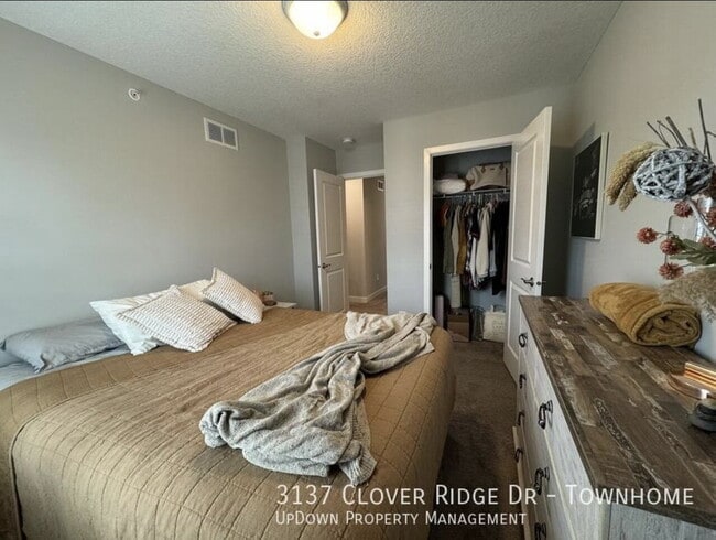 Foto del edificio - 3137 Clover Ridge Dr