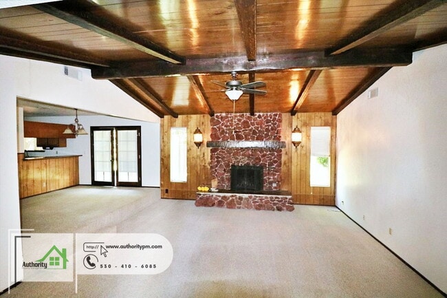Building Photo - 3688 Cal Ore Dr