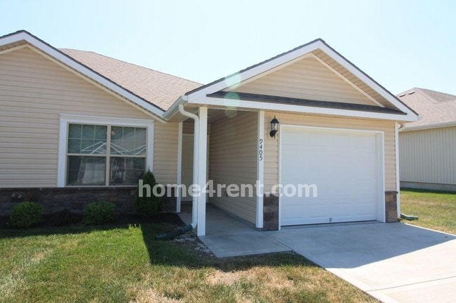 Building Photo - 9405 N Robinhood Ave