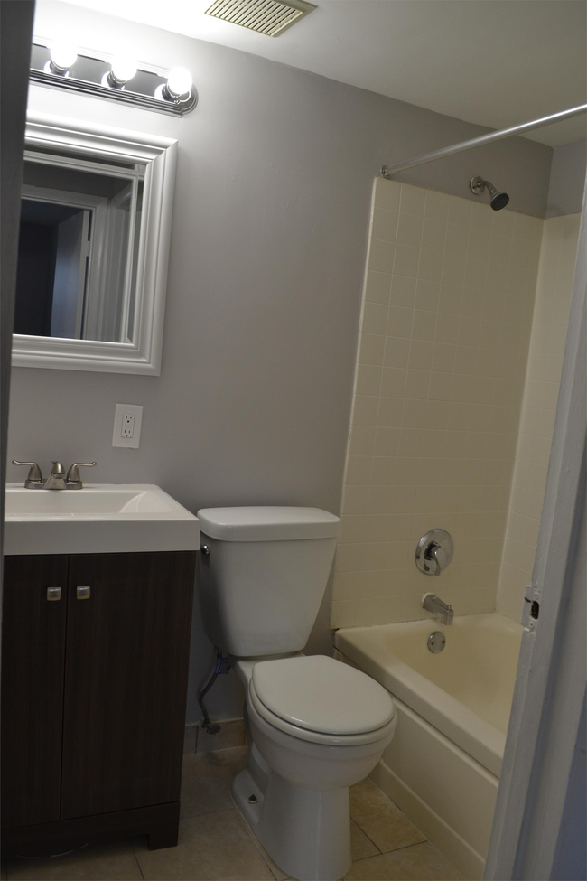 Building Photo - 3805 Ferdinand Pl