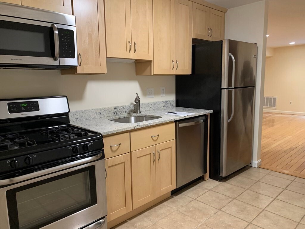 100 Cass Ave Unit B13, Dracut, MA 01826 Condo for Rent in Dracut, MA