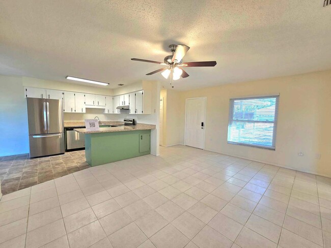 Building Photo - 3 Bed / 2 Bath Home for RENT in South Lake...