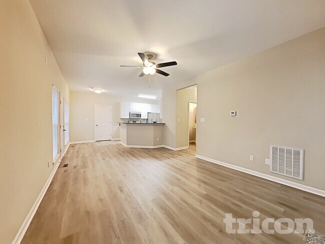 Building Photo - 6902 Fenwick Dr