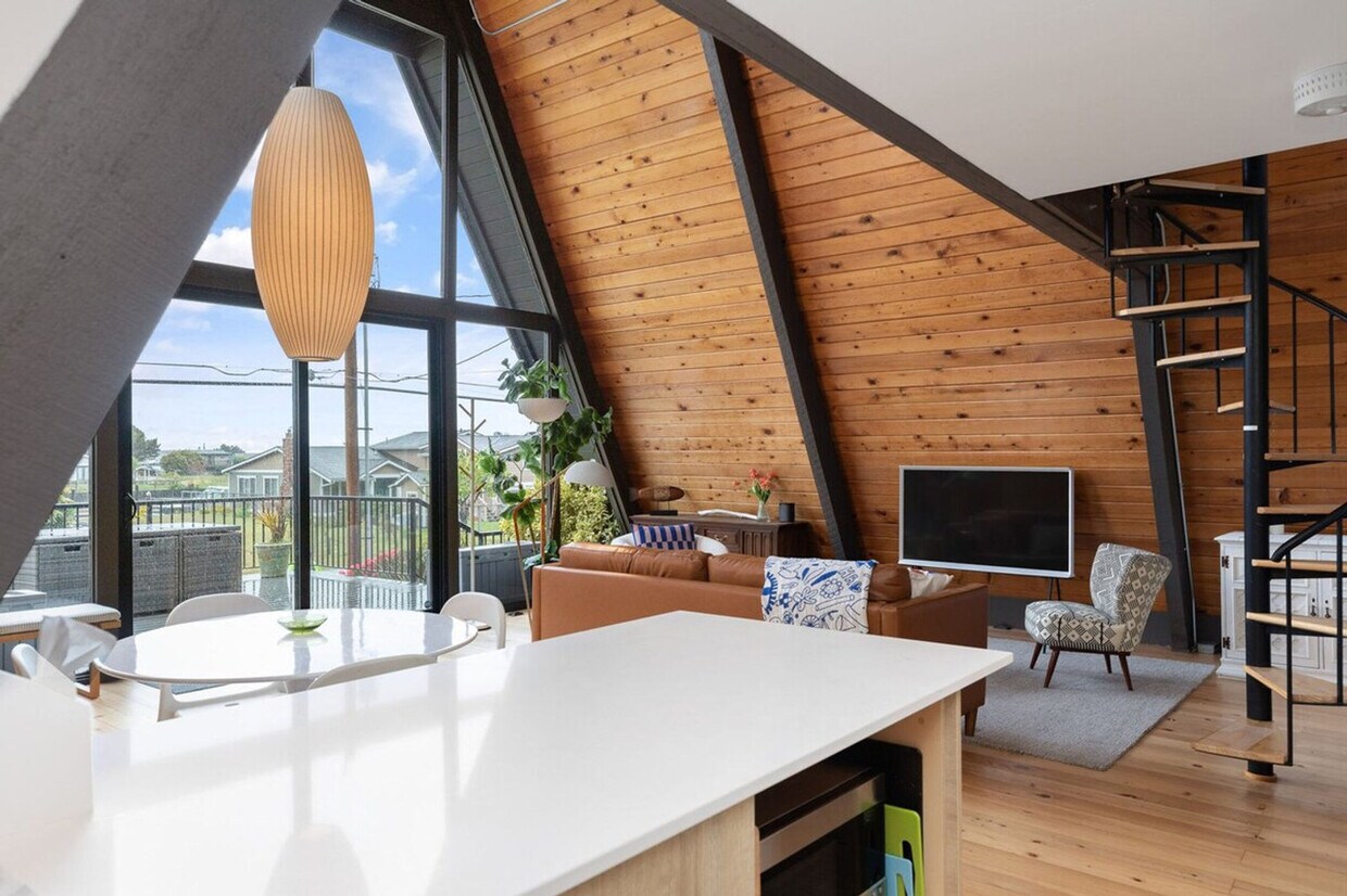 Foto principal - 3711 S Shorewood Ave