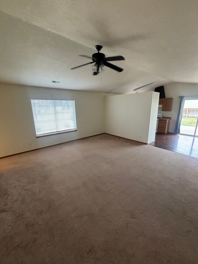 Building Photo - SINGLE FAMILY HOME ON STINSON LOOP (PL#11)
