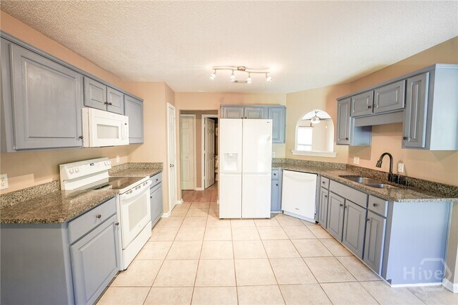 Foto del edificio - 248 Silver Brook Cir