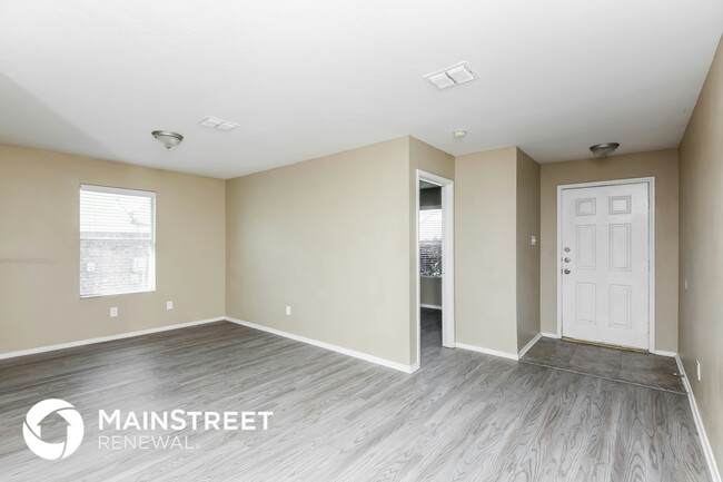 Foto del edificio - 4913 Water Ridge Ln