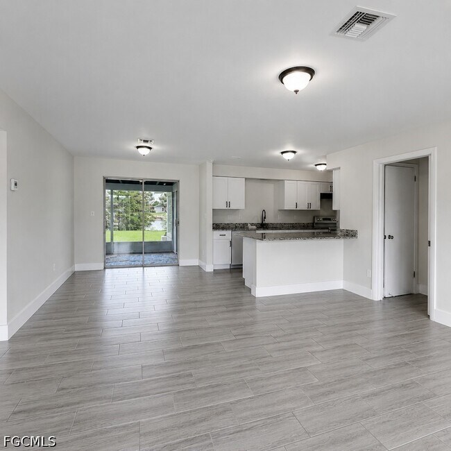 Building Photo - 800 Willow Dr