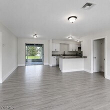 Building Photo - 800 Willow Dr