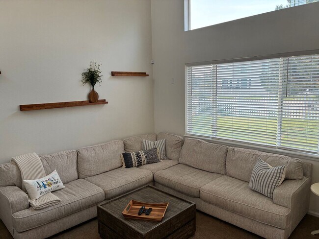 Building Photo - Beautiful 3-Bedroom, 3-Bathroom 2-Story Ho...