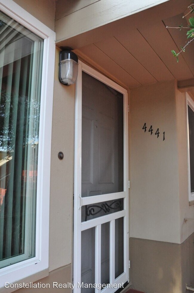 Foto del edificio - 4437-4443.5-44435 49th St