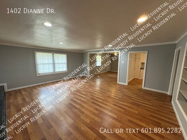 Foto del edificio - 1402 Dianne Dr