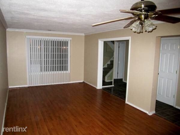 Fotografía del edificio - 210 Riverbend Dr