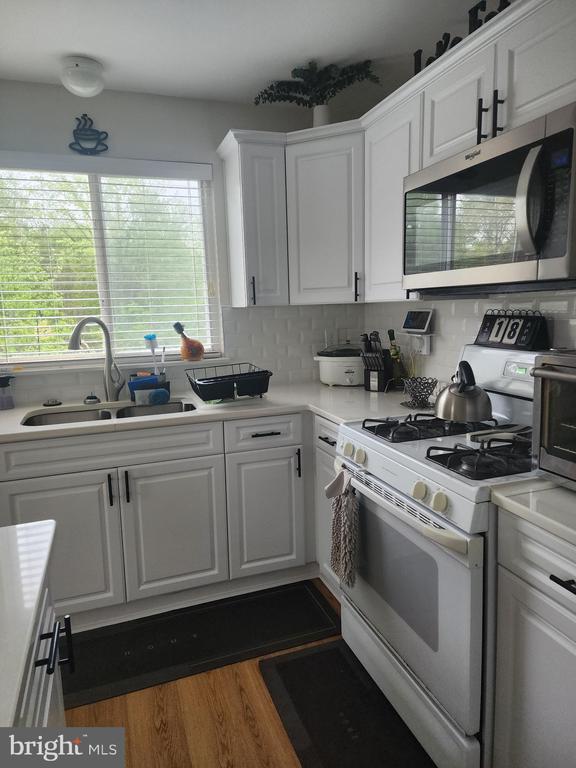 Building Photo - 16 Charles Ct