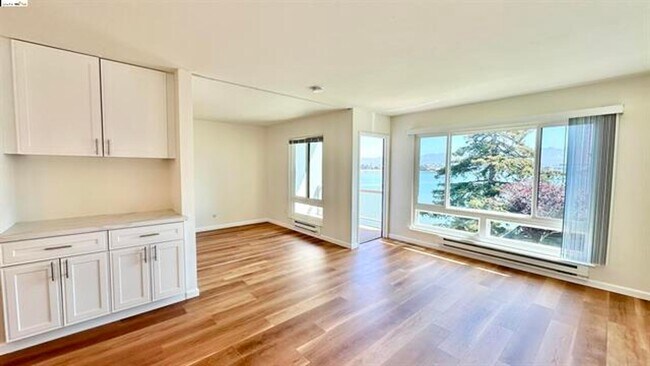 Foto del edificio - UPGRADED, TOP FLOOR, WATER VIEW STUDIO at WATERGATE