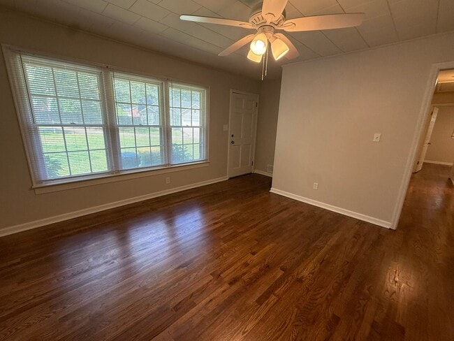 Building Photo - Modern Comfort Meets Classic Charm