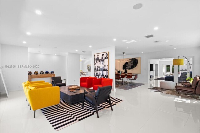 Foto del edificio - 5055 N Bay Rd