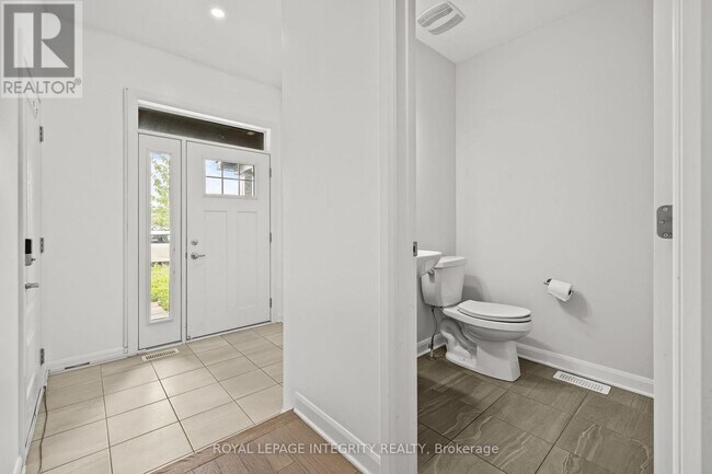 Building Photo - 78 Osler St