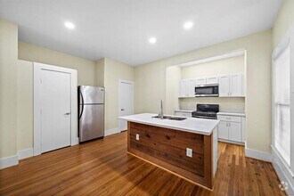 Building Photo - 811 Sul Ross St