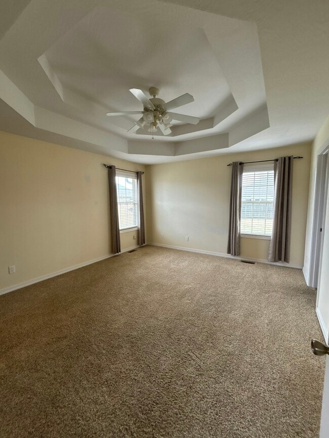 Building Photo - 812 E Spring Dr