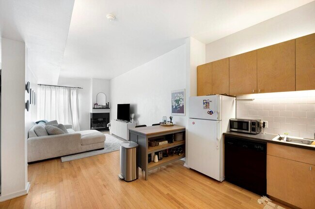 Foto del edificio - 2549 N Halsted St