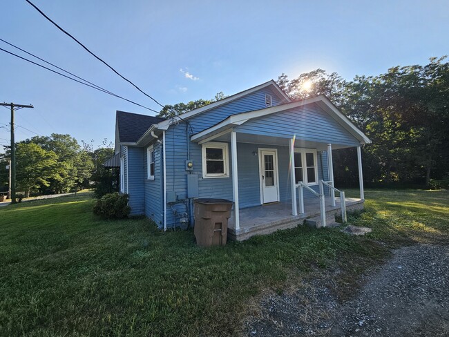 Building Photo - 824 Hamrick St