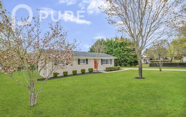 Building Photo - 165 Stonewall Cir SW