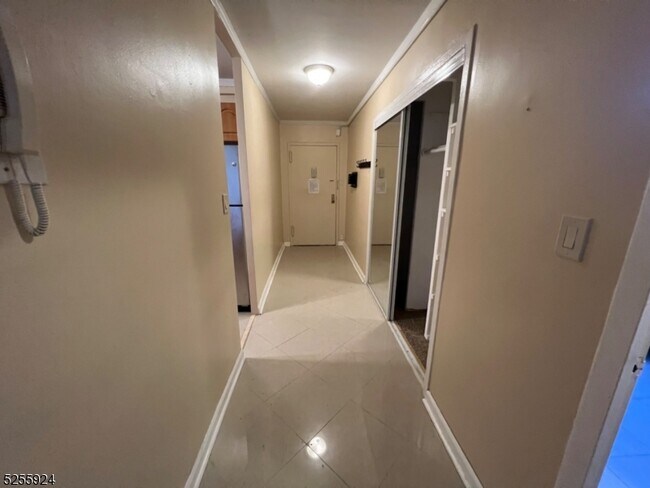 Building Photo - 285 Aycrigg Ave