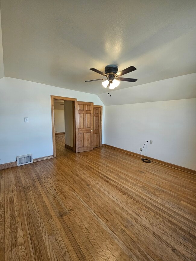 Dormitorio #2 - 421 N Greenfield Ave