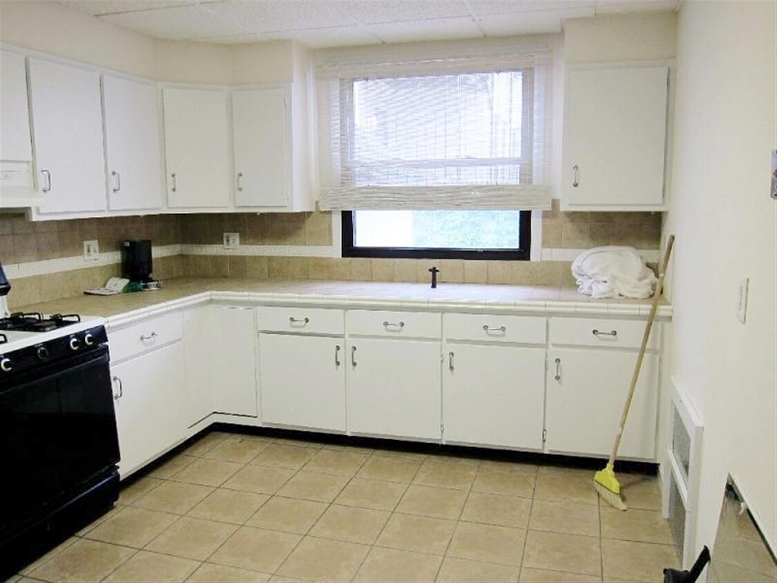 Primary Photo - 21 Wesley St