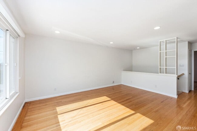 Building Photo - 346 Mangels Ave