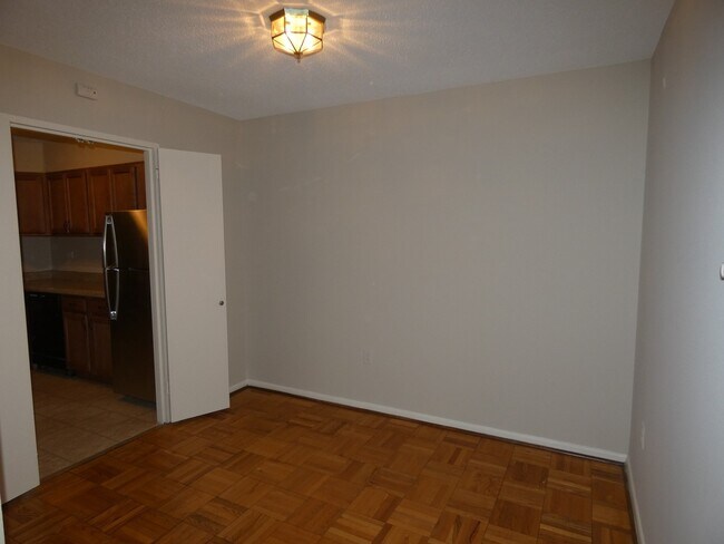 Building Photo - Renovated 1BR, 1BA + Garage Space. 2 Block...