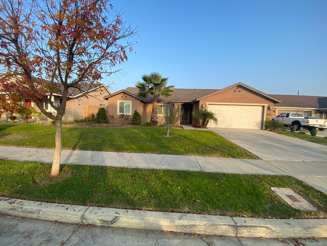 Primary Photo - 450 Topanga Ct