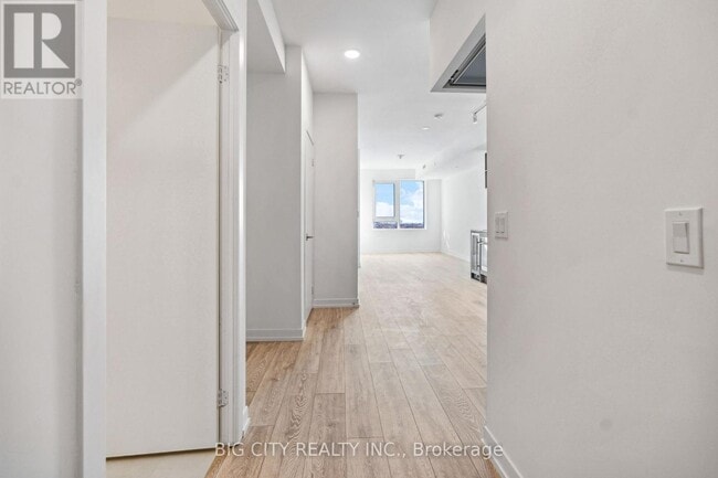 Building Photo - 2020 Bathurst St