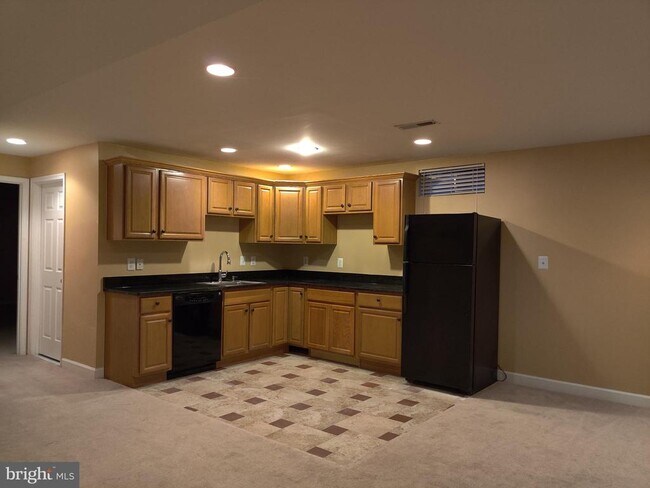 Foto del edificio - 8400 Hessian Hill Ct